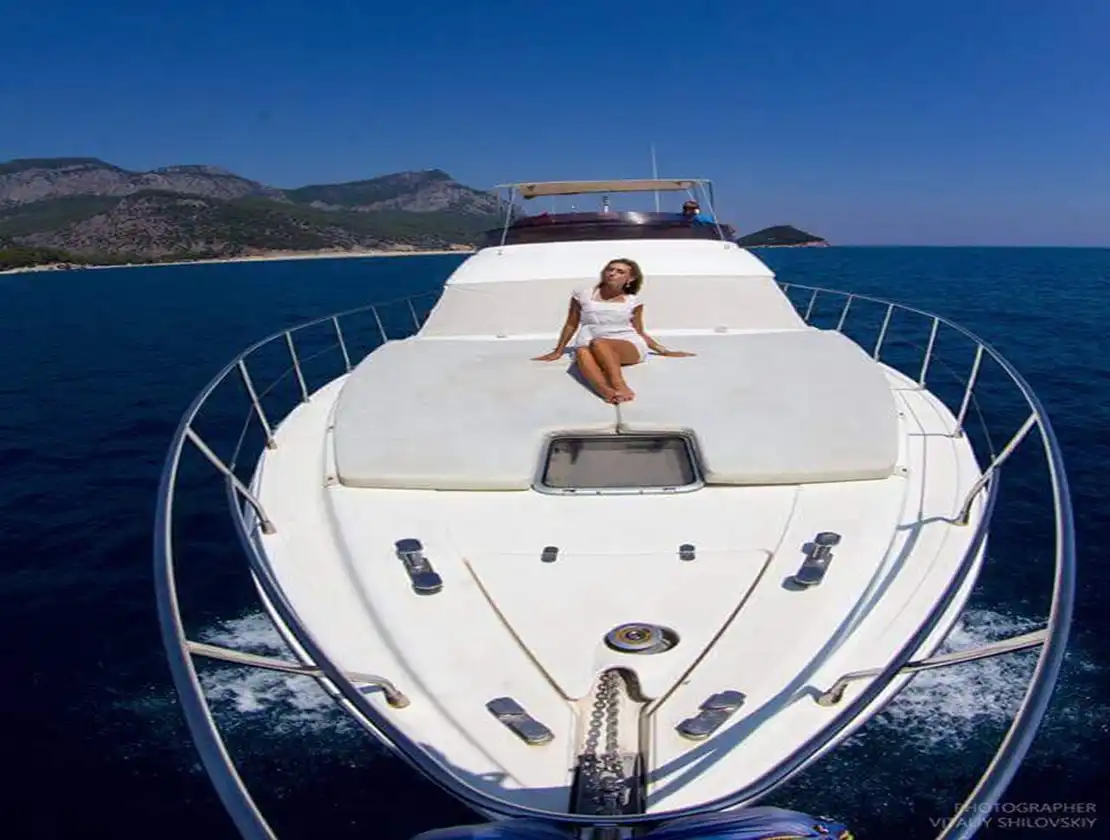 Antalya Yacht Rental 17m Princess 55